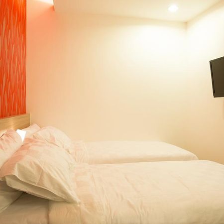 Demira Hotel Surabaya Kültér fotó