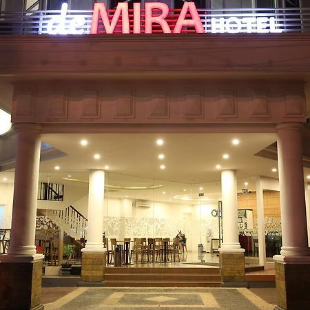 Demira Hotel Surabaya Kültér fotó