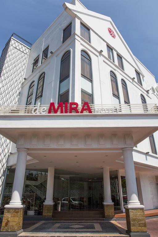 Demira Hotel Surabaya Kültér fotó