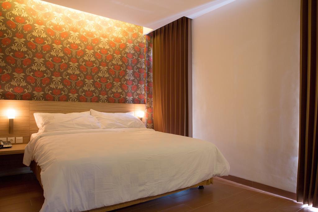 Demira Hotel Surabaya Kültér fotó