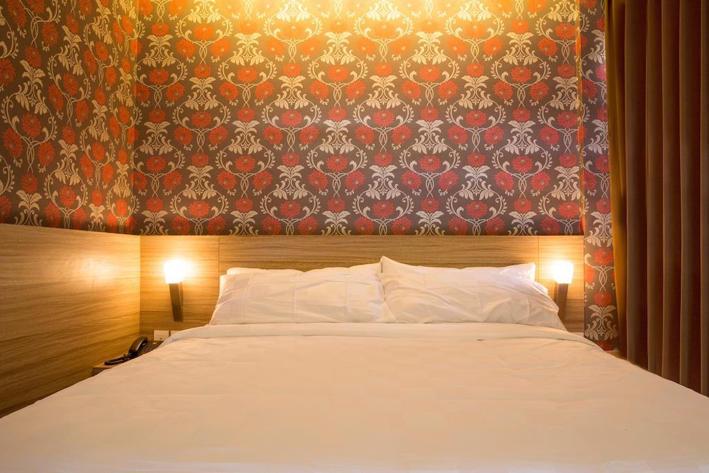 Demira Hotel Surabaya Kültér fotó