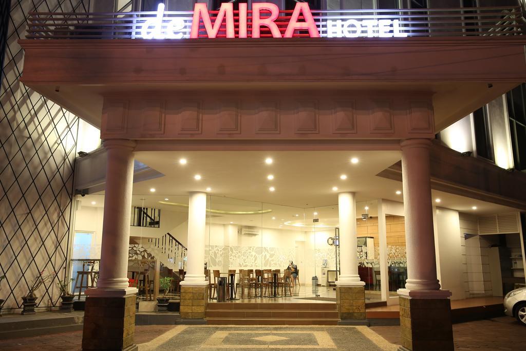 Demira Hotel Surabaya Kültér fotó